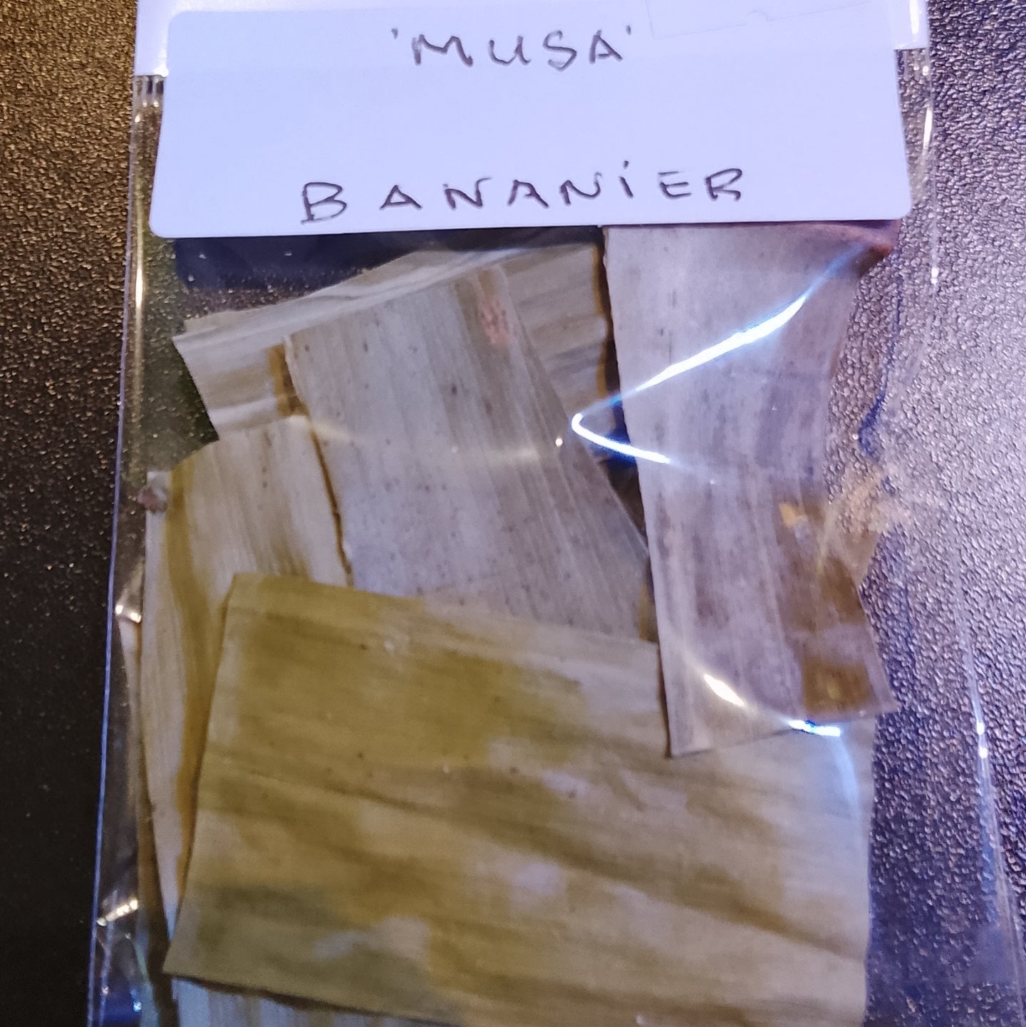 Feuilles de bananier séchées